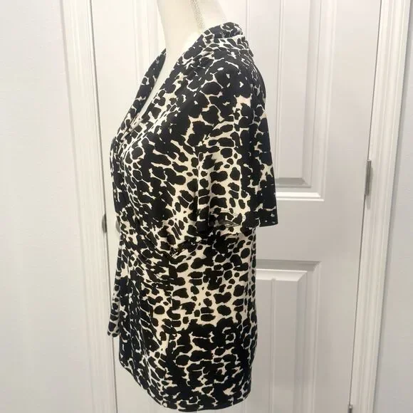 DKNY Shirt Women’s L Black Leopard Short Sleeve Wrap Top Blouse Ladies NWT - Picture 4 of 13